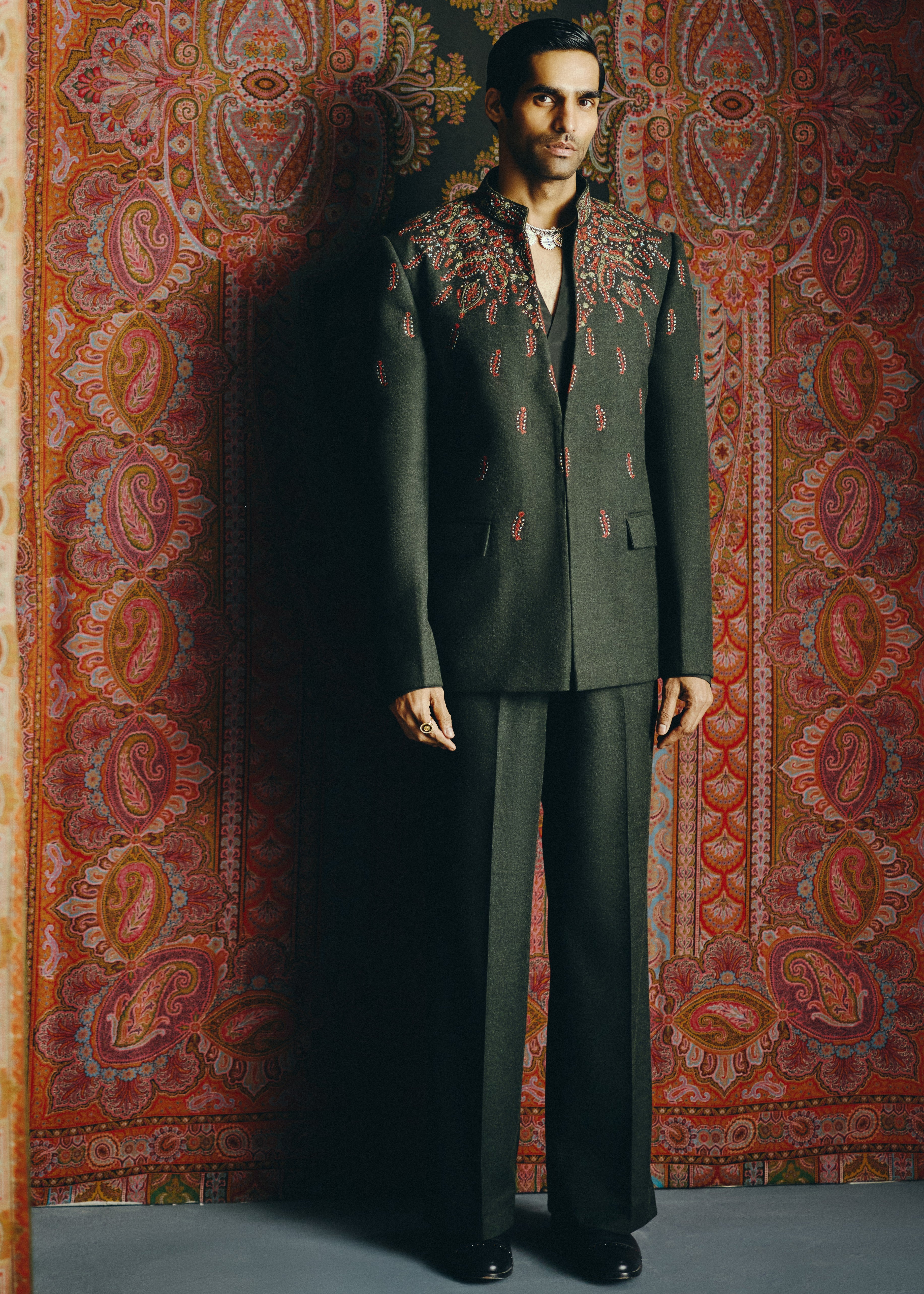 Kashida Obsidian Jacket And Pant Set With V- Neck Shirt