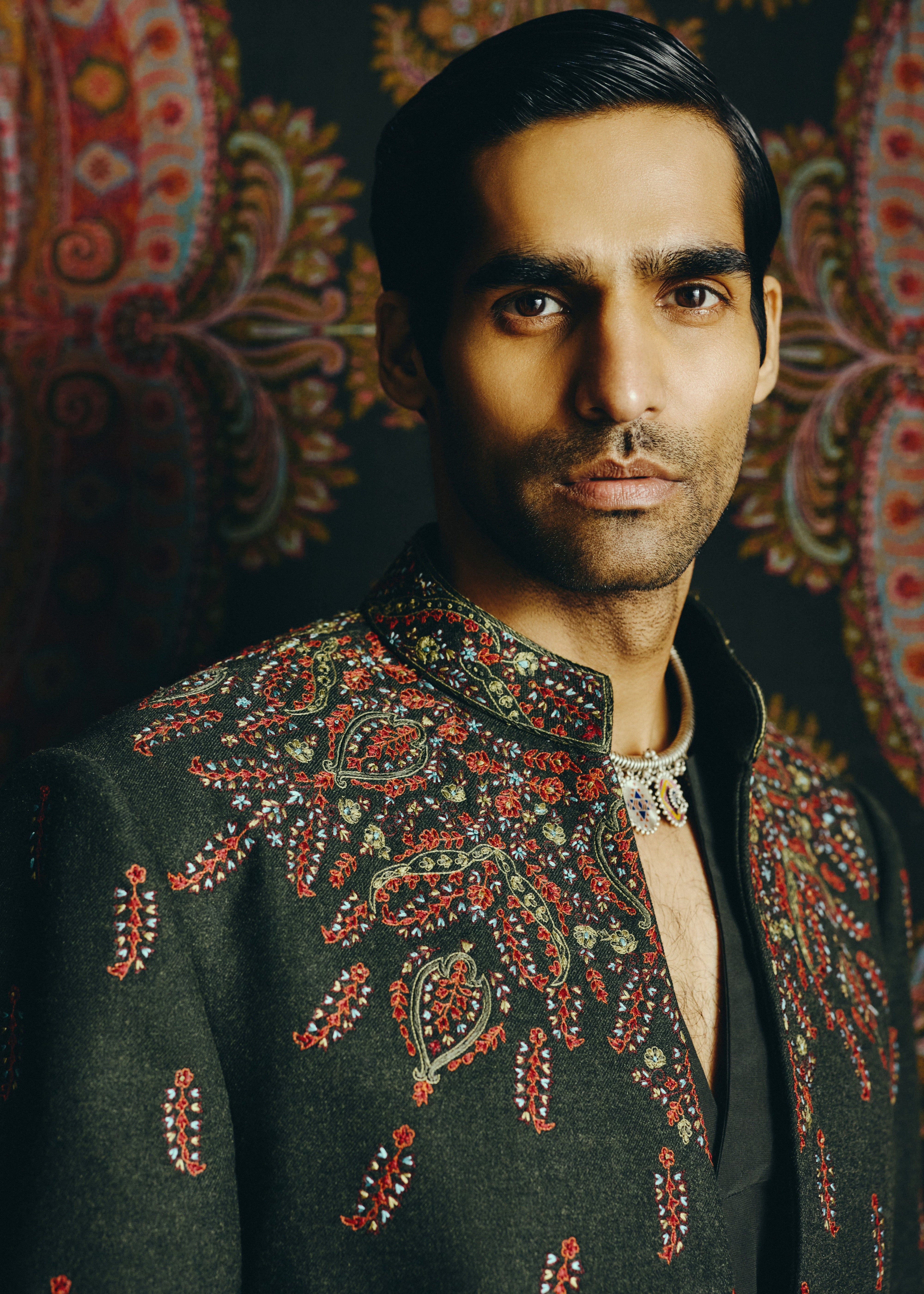 Kashida Obsidian Jacket And Pant Set With V- Neck Shirt