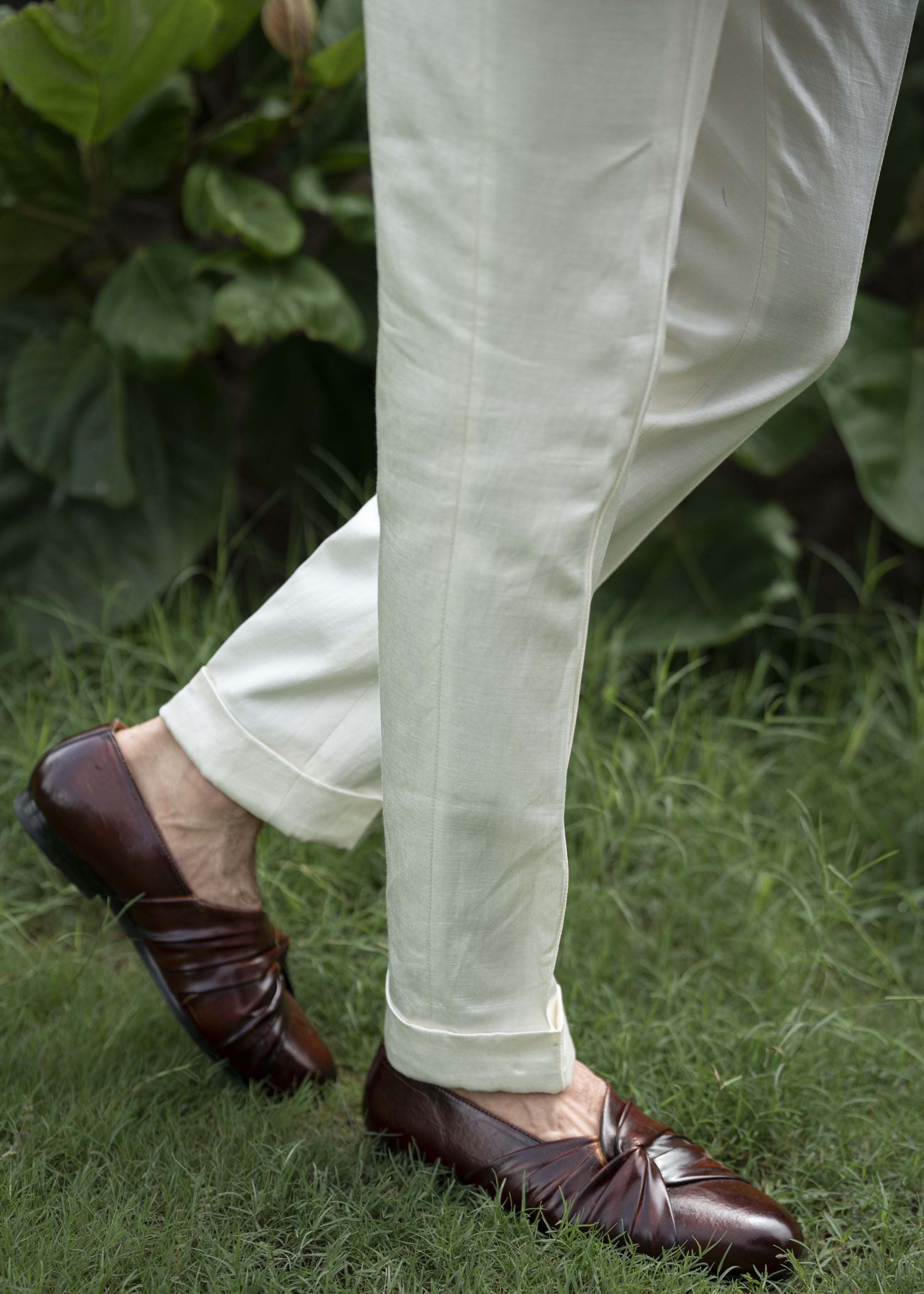 White Dahlia Kurta Set