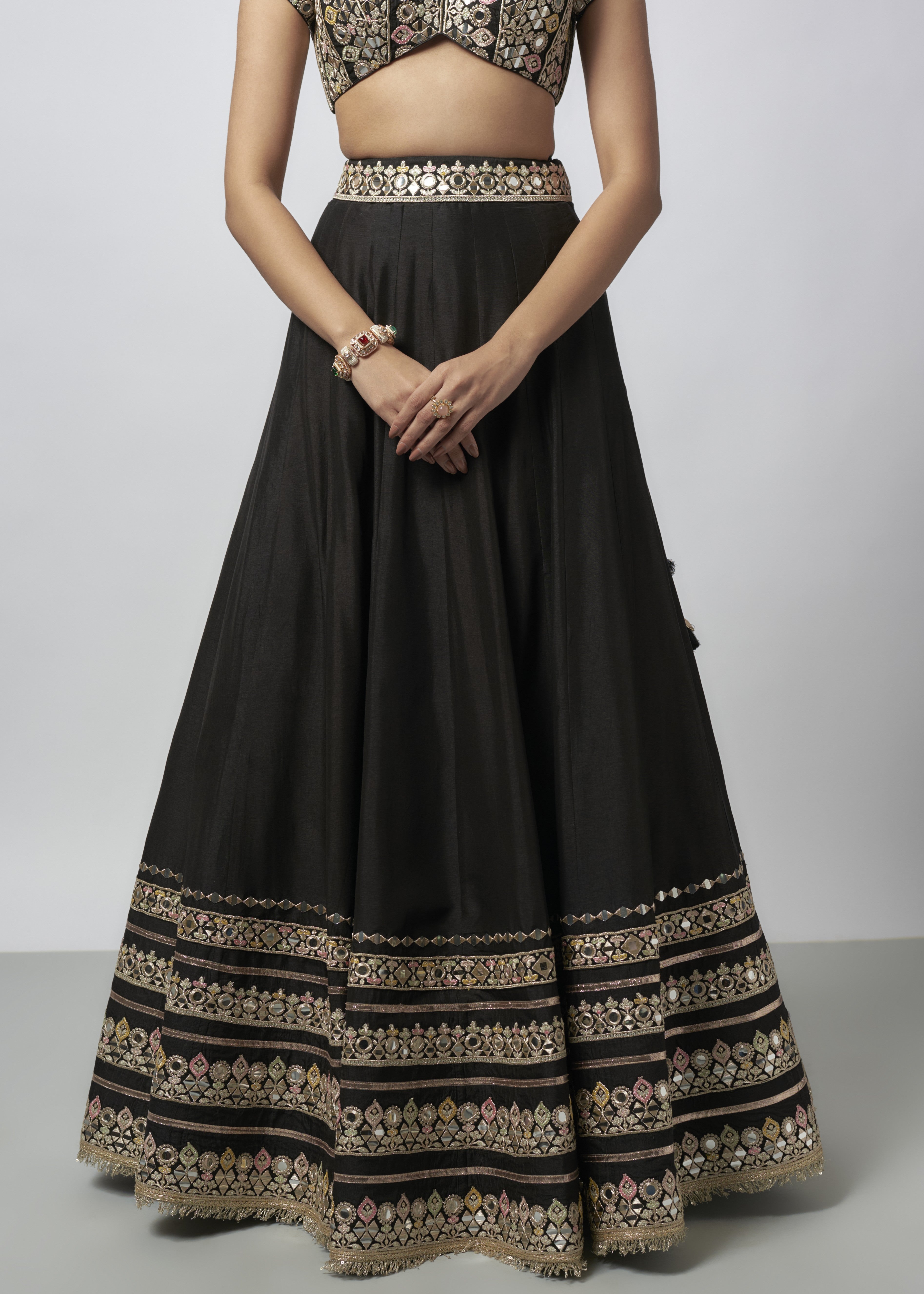 Maanyata Lehenga Set