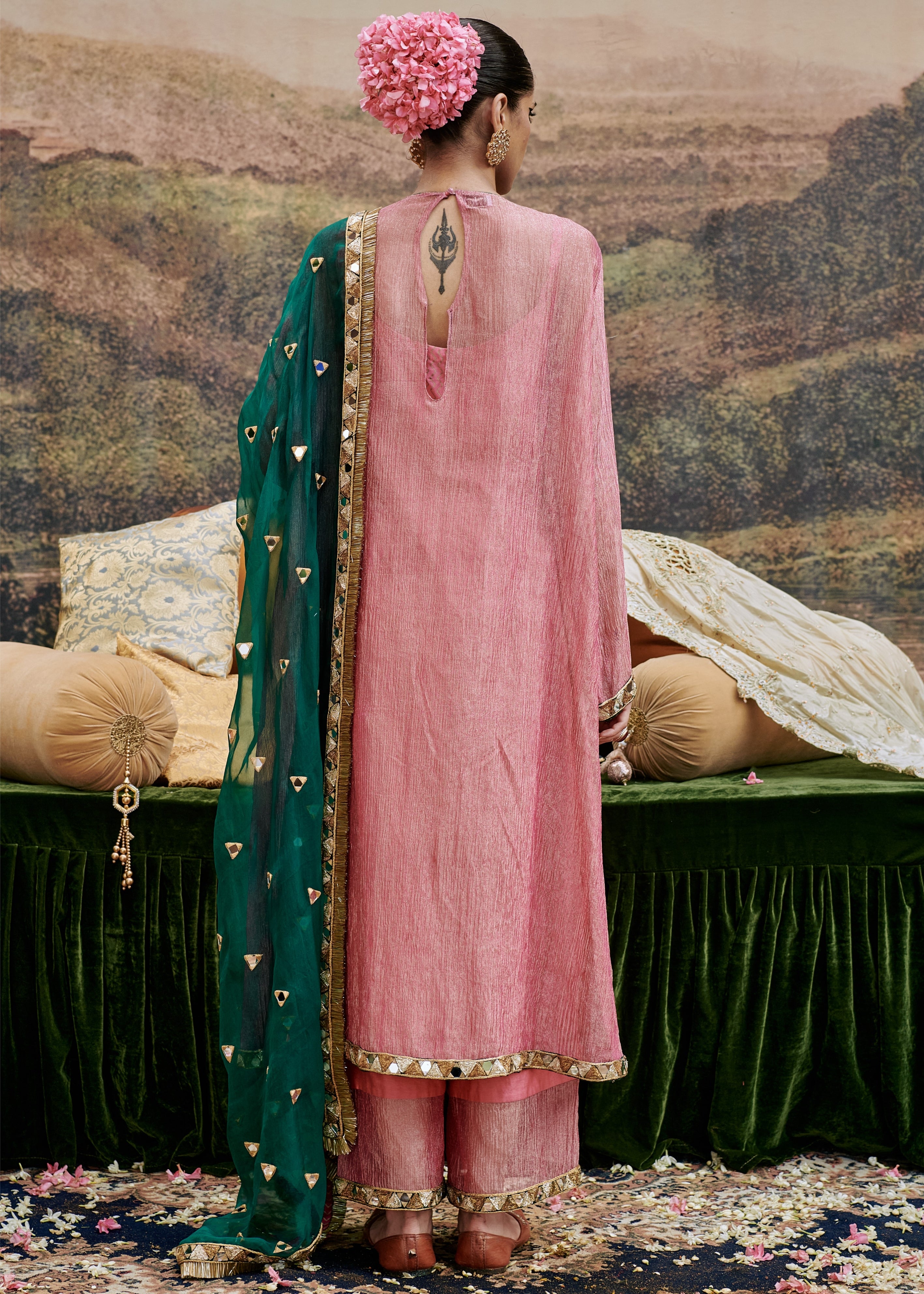 Padma Tabaan Suit