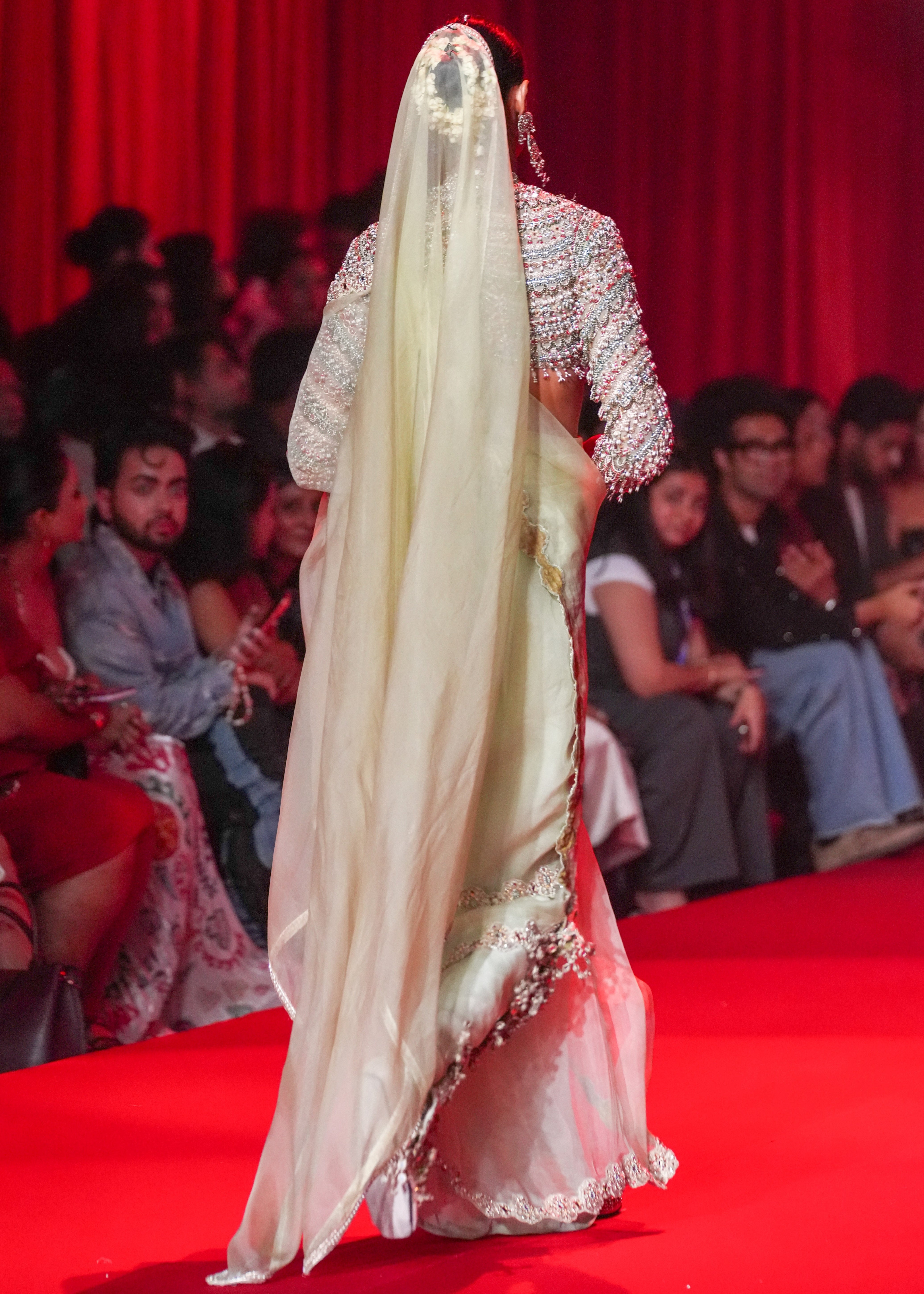 Amodini Sari Set