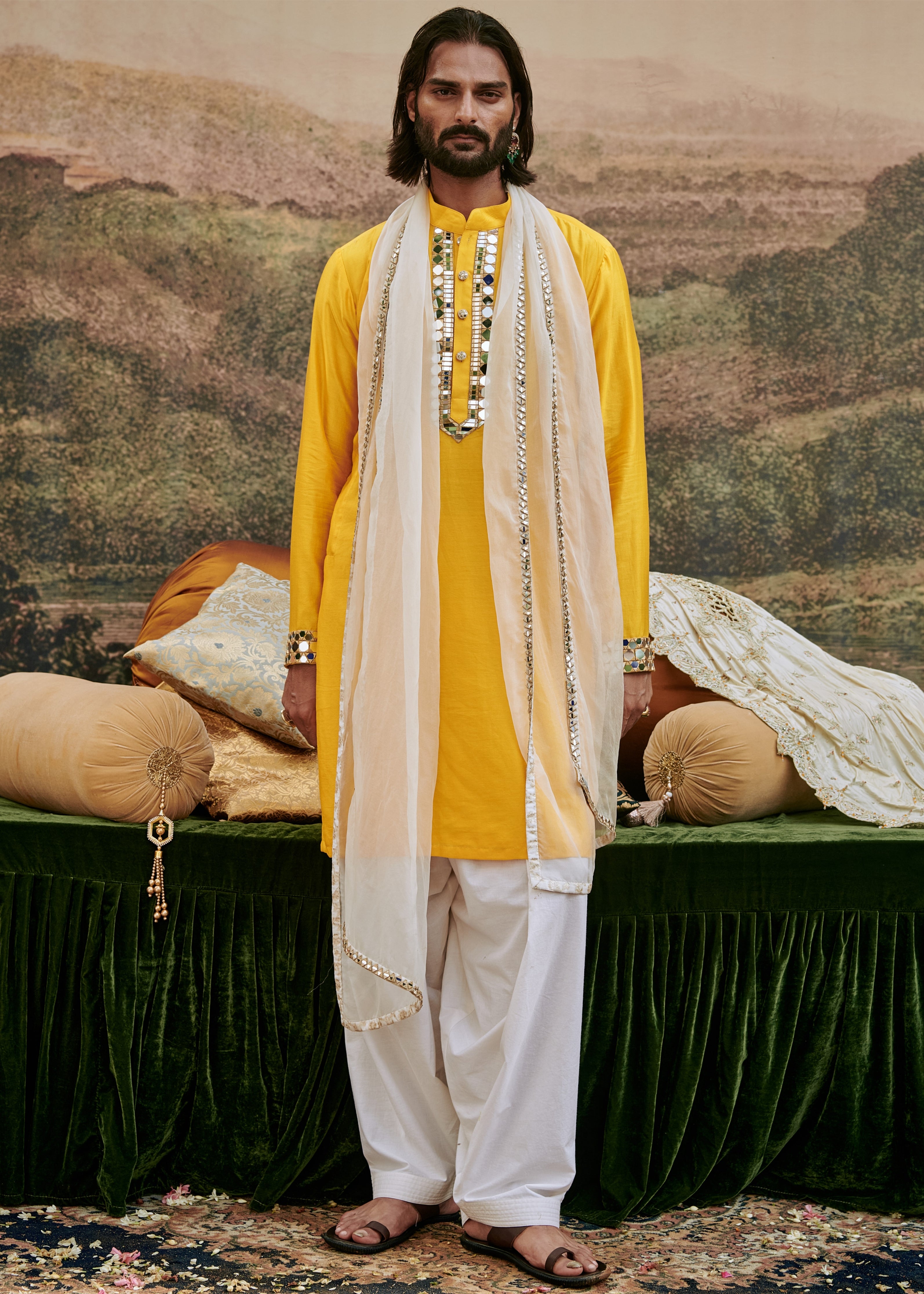 Khayalat-E Kurta Set And Stole