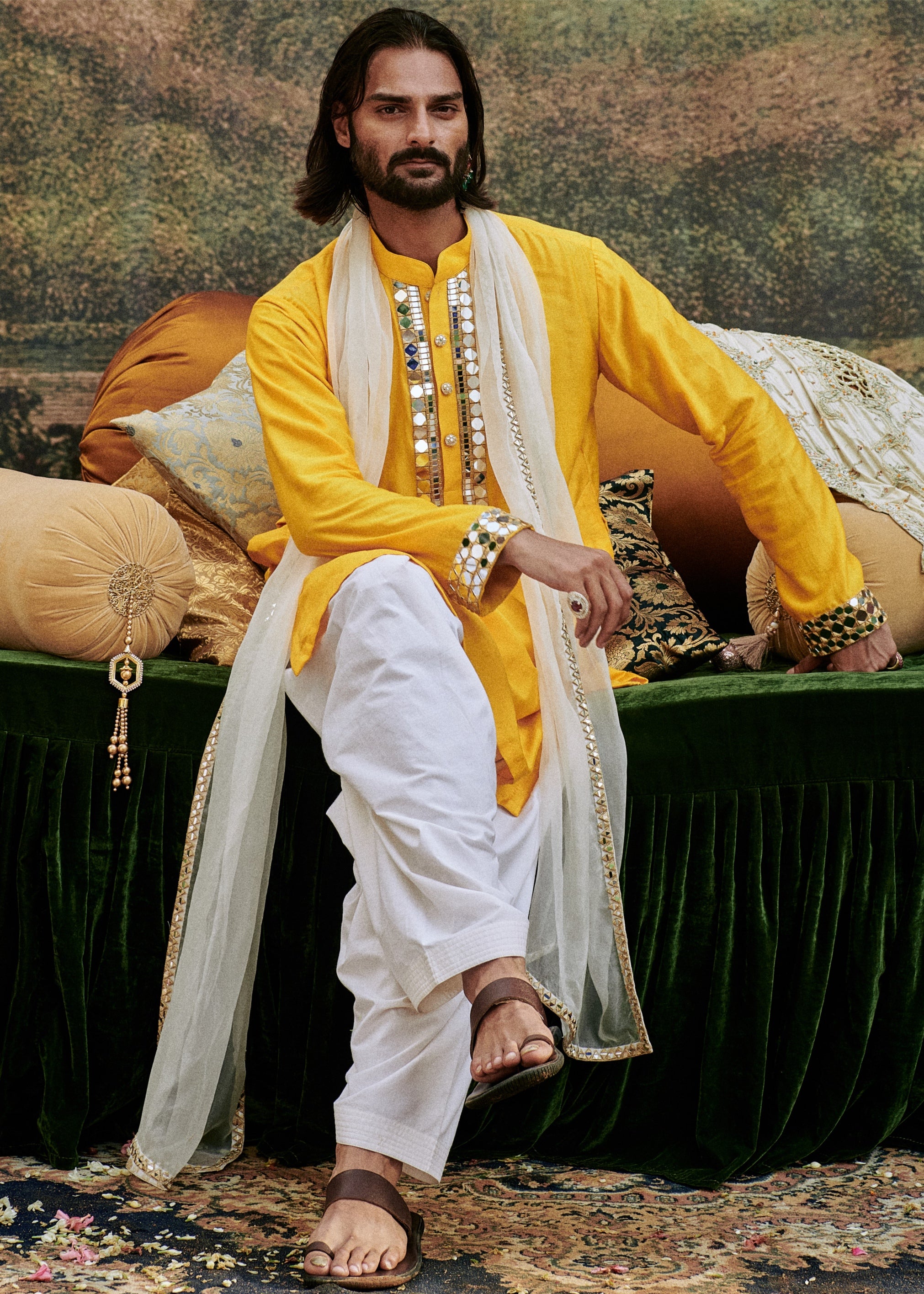 Khayalat-E Kurta Set And Stole