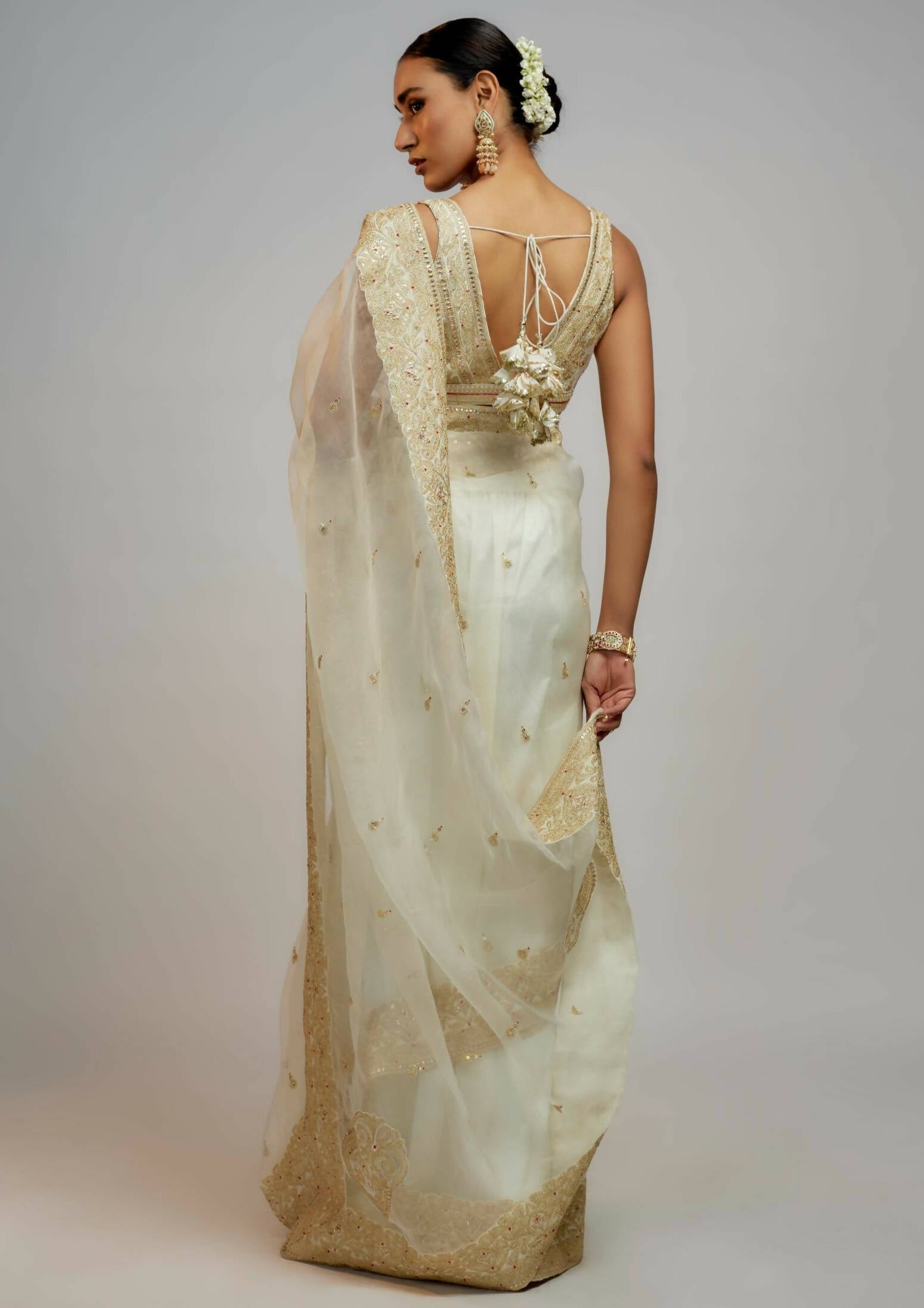 Maahi White Sari Set